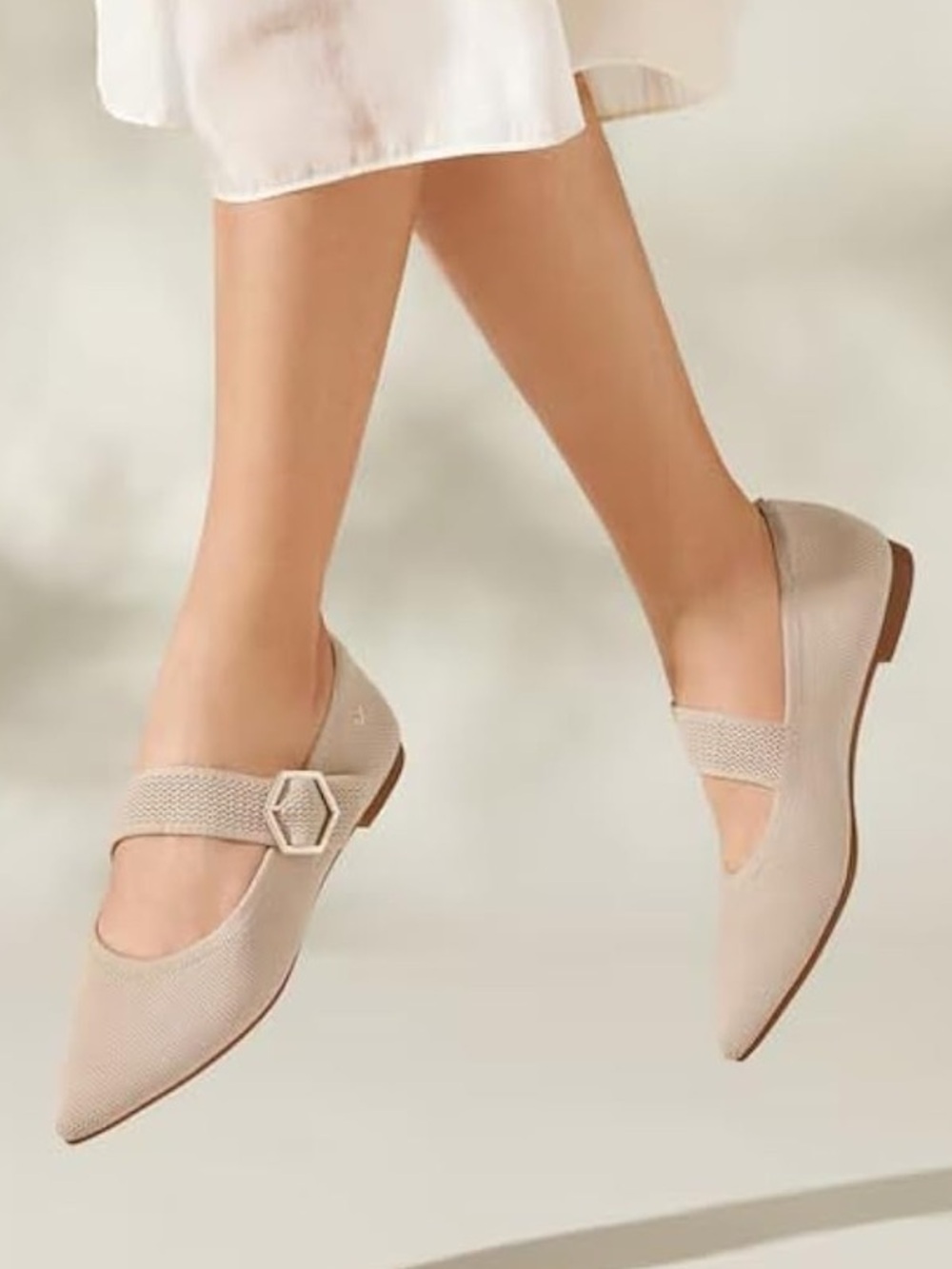 Vivaia Maria Mary-Jane pointy toe sz 9.5 in cream